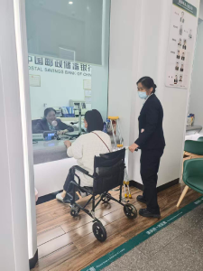 邮储银行鄂州市滨湖东路支行：为行动不便客户提供暖心服务