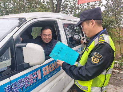 市交通运输综合执法支队梁子湖大队筑牢清明出行安全防线