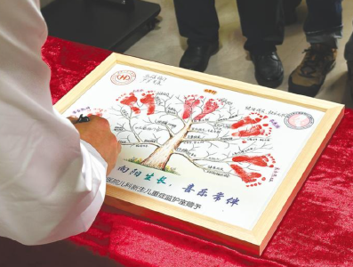 特别报道丨闯过86天生死关！新疆五胞胎在武汉“毕业”啦