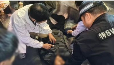 就在荆州！2万人的人海中，3分钟让出一条生命通道