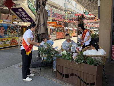 邮储银行鄂州市分行: 金融知识进商圈 守护烟火气里的“钱袋子”