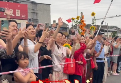 “飞去吧，有我们”：这三天，整座城市都在说同一句话