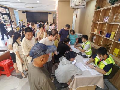 人保财险鄂州市分公司深入社区开展灾后理赔服务
