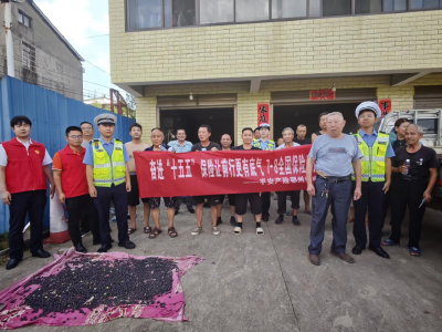 警保联动送安全 风险减量护平安——平安产险华容支公司联合华容交警大队开展7·8全国保险公众宣传日专项活动