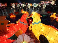 盘点世界各地新年彩灯烟花 流光溢彩