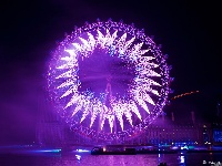 盘点世界各地新年彩灯烟花 流光溢彩