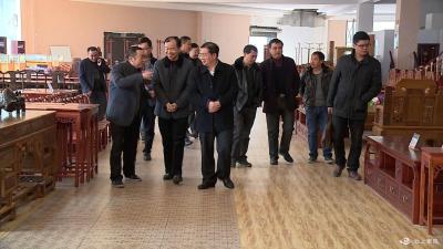 县委书记邢祖训 县委副书记杨局成深入基层调研