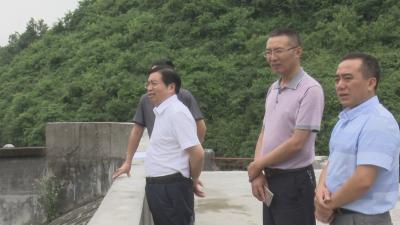县委书记、县人大常委会主任邢祖训到翔凤镇调研指导防汛工作
