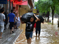 广西融水县城今夏再遇洪水袭击 街道成河