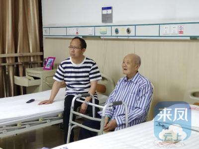 刚刚，他的感人故事，引起了强烈反响！