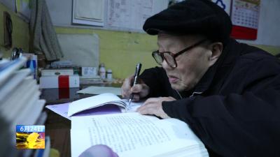 重逢——95岁的张富清与90岁的刘聪普战友重逢  