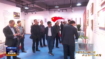 邢祖训等县领导到县建设银行张富清事迹展示中心参观 