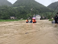 燕子镇及时转移受灾群众