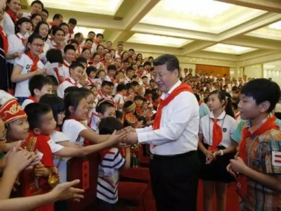  习近平和孩子们的温暖瞬间