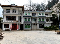 唐家铺村尖刀班组织致富带头人赴利川考察民俗旅游和美丽乡村建设