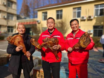 1.5万余斤！江汉油田员工喜收鹤峰“土猪肉”过大年
