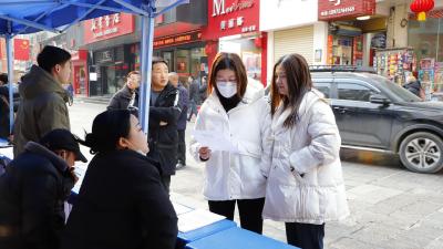 鹤峰县开展“春风行动”招聘会 1900多个岗位送到群众家门口
