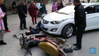 荆门巡特警主动作为  急救交通事故伤者