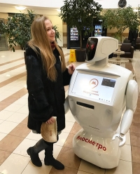 会讲笑话的机器人现身莫斯科地铁