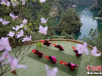 清明时节春色美 太极舞动宝峰湖