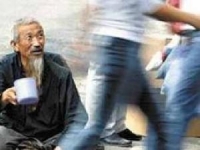 北京：90后女孩戏弄乞丐并伙同3人殴打致其死