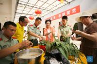 军民联心“粽”是情 荆门消防与社区居民共度端午佳节