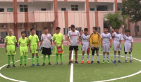 荆门：校园足球友谊赛 强健体魄增进友谊