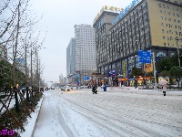 京山雪景分外妖娆