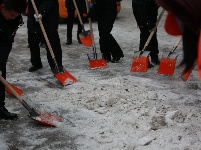 风雪脚步不停 寒冬干劲不减丨荆门城管连续鏖战 抗击冰雪保畅通