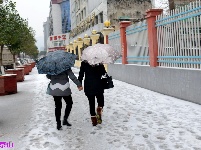 京山雪景分外妖娆