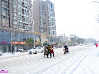 京山雪景分外妖娆