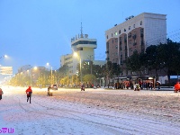 京山雪景分外妖娆