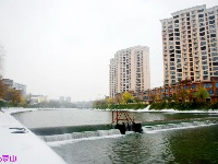 京山雪景分外妖娆