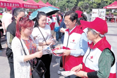 荆门红十字会举办纪念“5·8世界红十字日”活动
