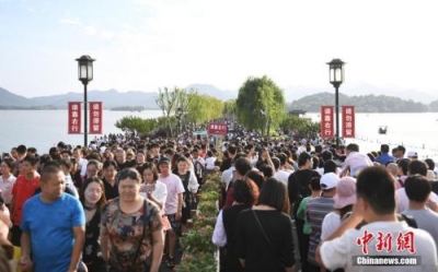 黄金周将过半！国人出游“买买买”火爆，你买了啥？
