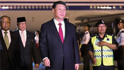 习近平抵达斯里巴加湾 开始对文莱达鲁萨兰国进行国事访问
