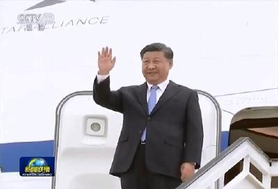 习近平抵达马尼拉开始对菲律宾共和国进行国事访问