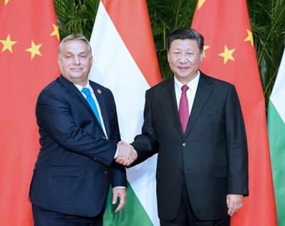 习近平会见匈牙利总理