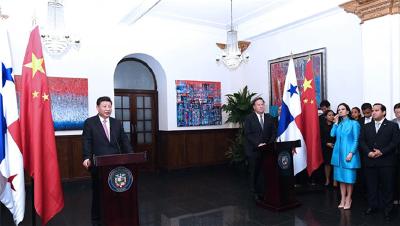 习近平和巴拿马总统共同会见出席中国-巴拿马经贸合作论坛的双方企业家代表