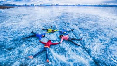 世界上最深的湖，冰封期长达一个月，冰封厚度有2米多！