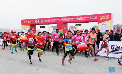 2019湖北沙洋江汉运河国际半程马拉松欢乐开跑