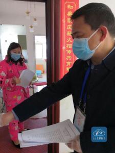 众志成城抗疫情丨沙洋退伍老兵张新华：铁腕防控  柔情服务