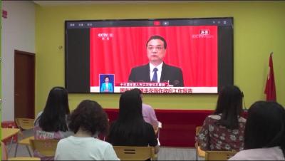 【省市媒体看沙洋】荆门干部群众收听收看十三届全国人大三次会议开幕会 