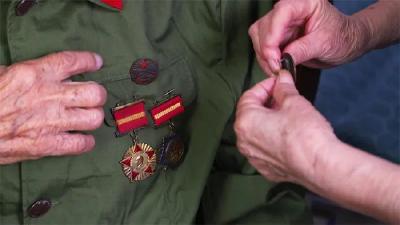 她说：“死都不怕，还怕什么？”