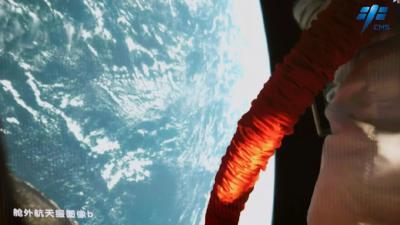 独家视频丨神舟十四号乘组两名航天员已成功出舱