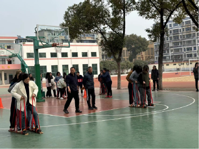 荆门市石化中学举行庆“三八”妇女节趣味运动会