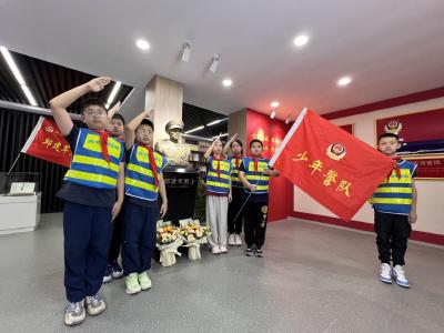 英雄从未远去，邱建军牺牲一周年后，烈士雕像在汉落成