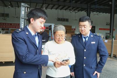 精准辅导解难题 规范申报护权益  ——屈家岭管理区税务分局多措并举做好个人所得税汇算服务工作