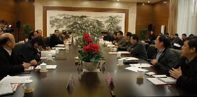 市领导参加政协委员分组讨论