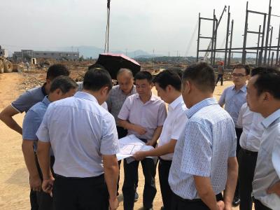 李修武到汉龙汽车产业园现场办公强调：  高度重视该项目　加快产业结构调整